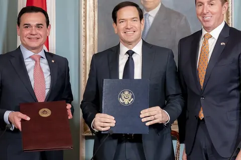 Foto: U.S. Department of Homeland Security (DHS) / Wikimedia Commons · dominio público El canciller Rubén Ramírez Lezcano, a la izquierda, con Marco Rubio en el Departamento de Estado, en Washington, en agosto de 2025
