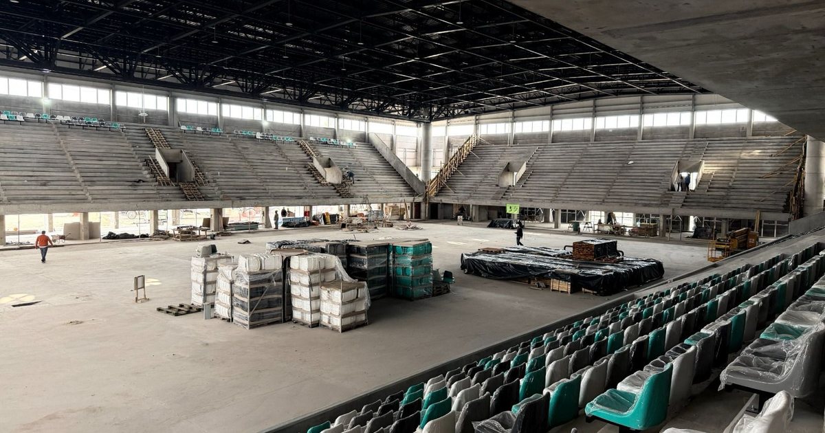 Interior del estadio Invencible Santa Fe, sede de la Liga Evolución de futsal, durante su construcción en la ciudad de Santa Fe