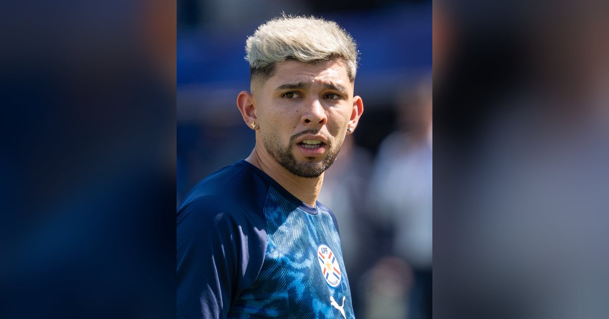 El volante Julio Enciso con la ropa de entrenamiento de la Albirroja, en el Mundial 2026