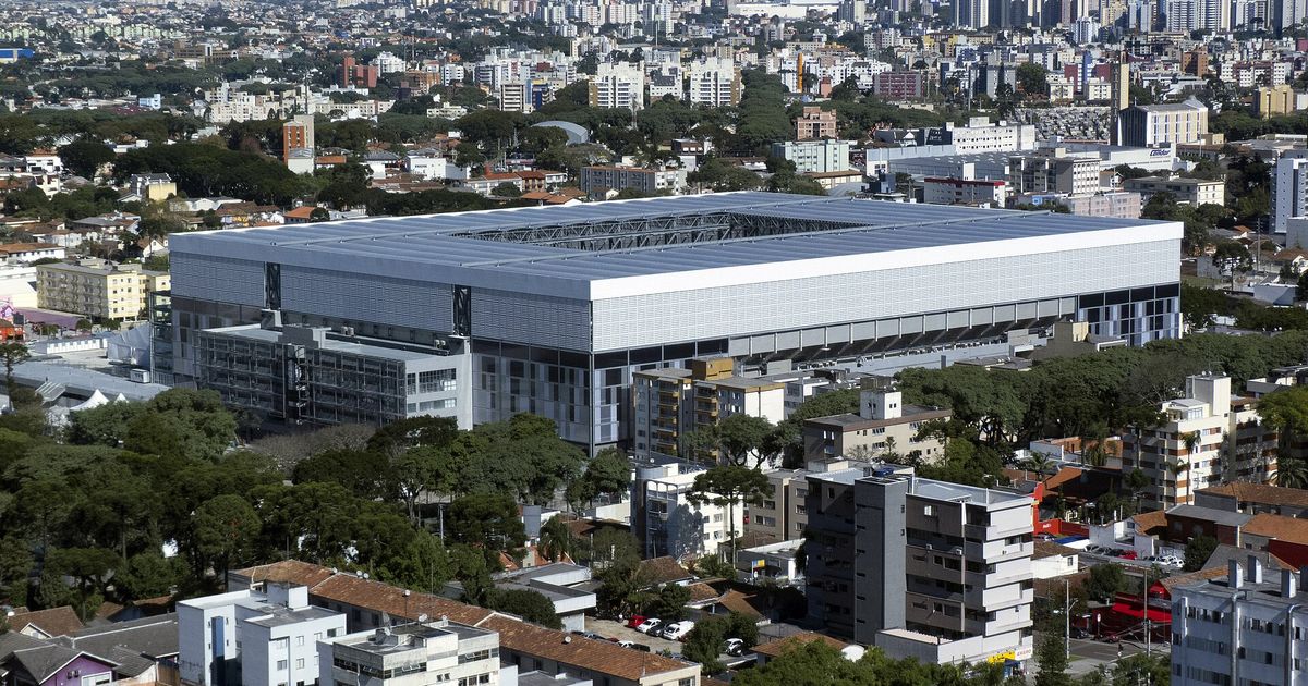 Vista de la Arena da Baixada y los barrios que la rodean, en Curitiba