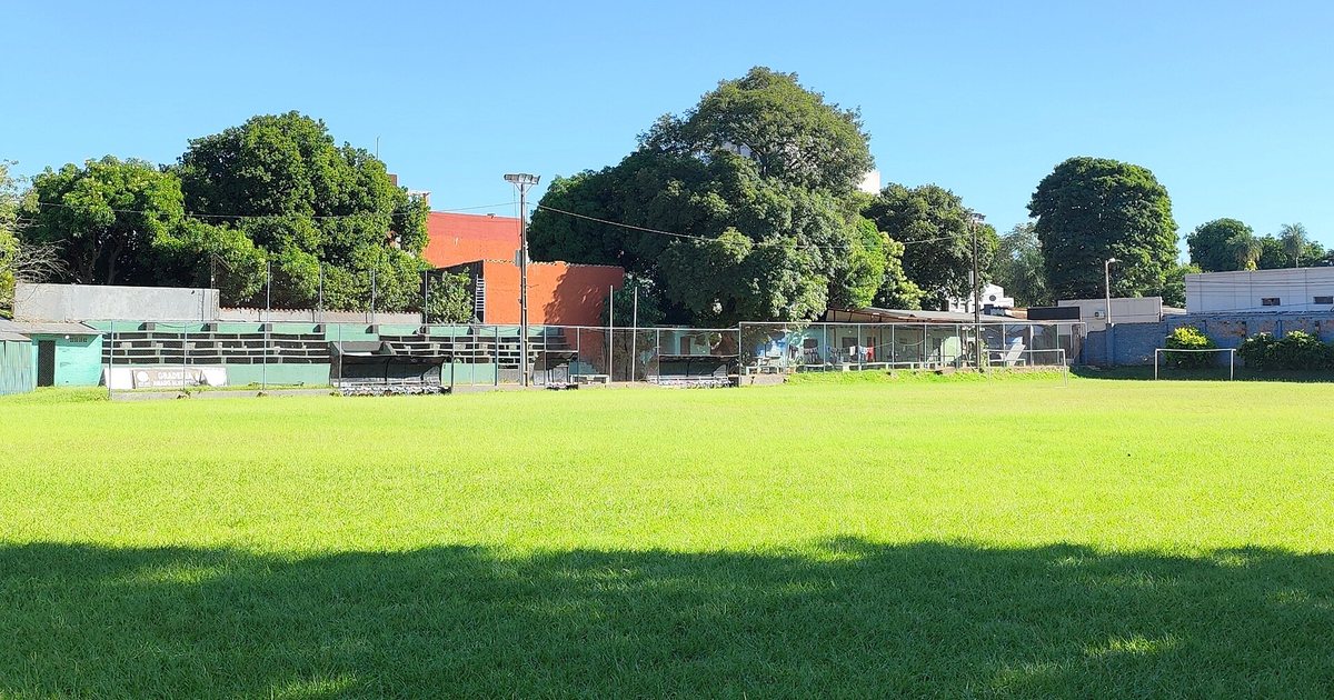 La cancha del club Deportivo Pinozá, en Asunción; el partido ante Pilcomayo se jugó en el Bosque de Pa'i Ñu