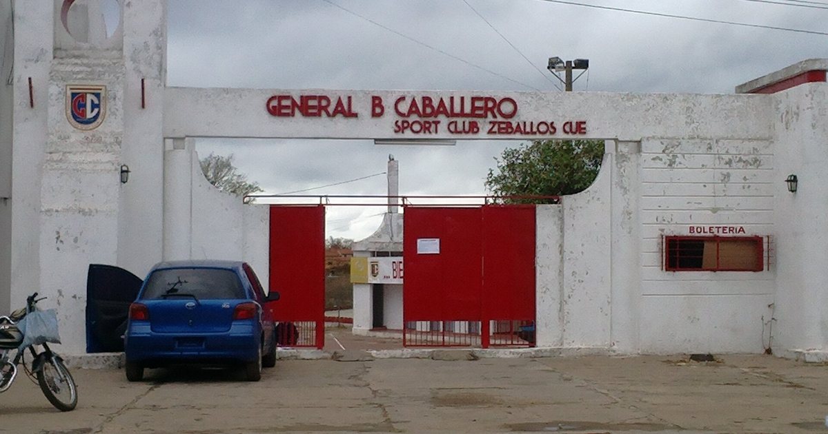 Entrada del estadio Hugo Bogado Vaceque, del General Caballero de Zeballos Cué, en Asunción