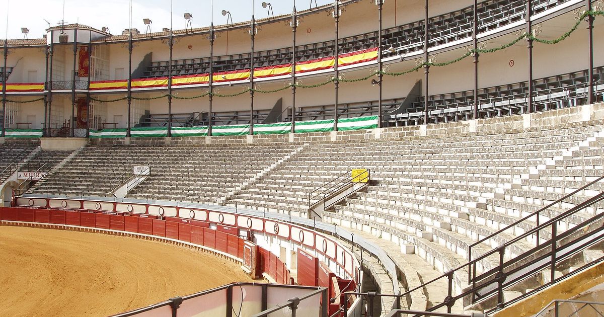 Ruedo de arena y tribunas de la Real Plaza de Toros de El Puerto de Santa María, sede del Mundialito de fútbol playa