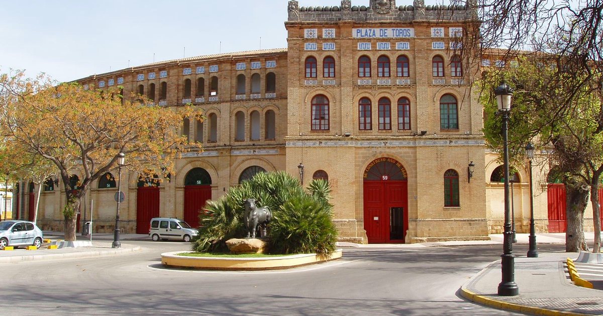 Fachada de la Real Plaza de Toros de El Puerto de Santa María, en Cádiz, sede del Mundialito de fútbol playa