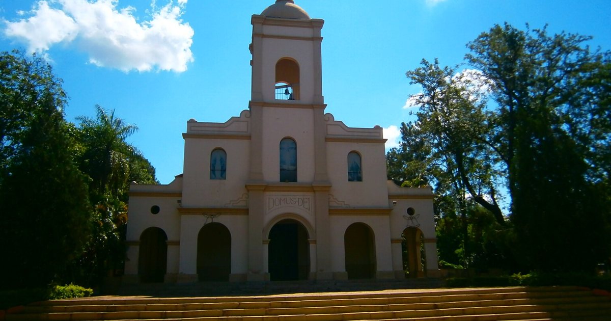 Iglesia parroquial de Arroyos y Esteros, Cordillera