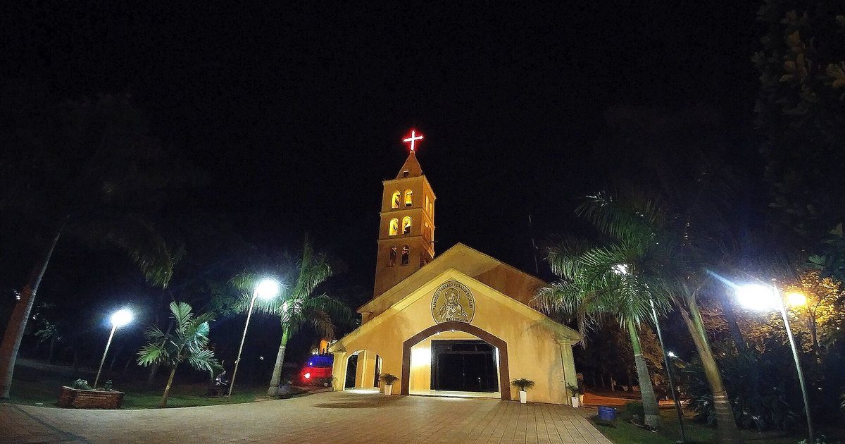 Iglesia Sagrado Corazón de Jesús en Juan León Mallorquín, Alto Paraná