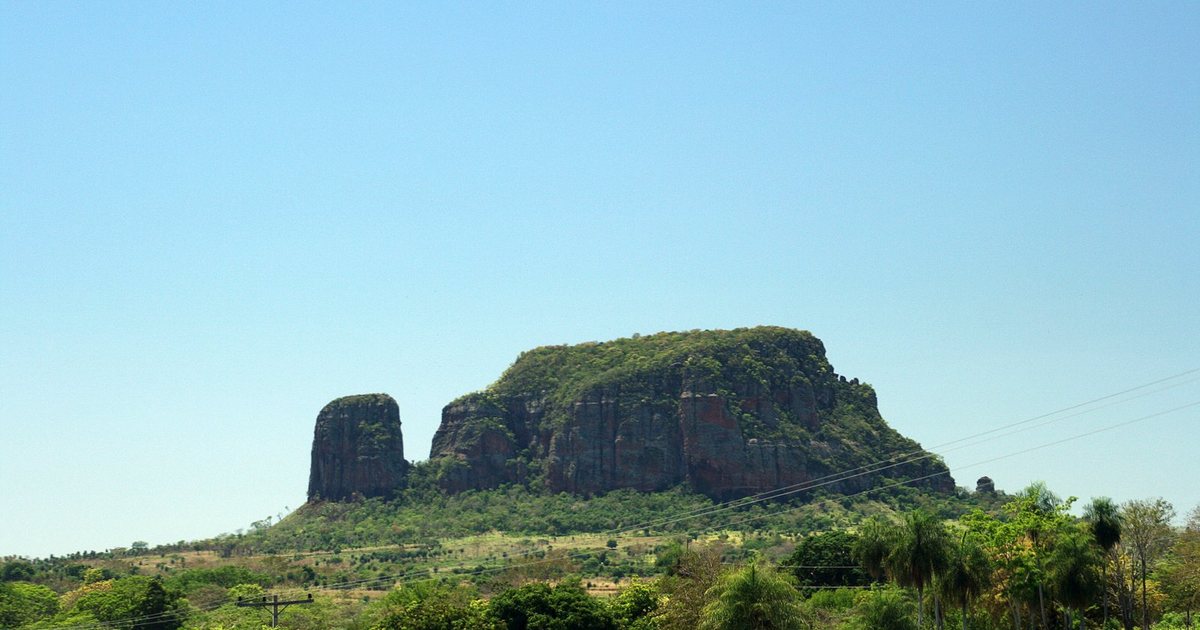 El Cerro Memby, de paredes rocosas, cerca de Yby Yaú, Concepción