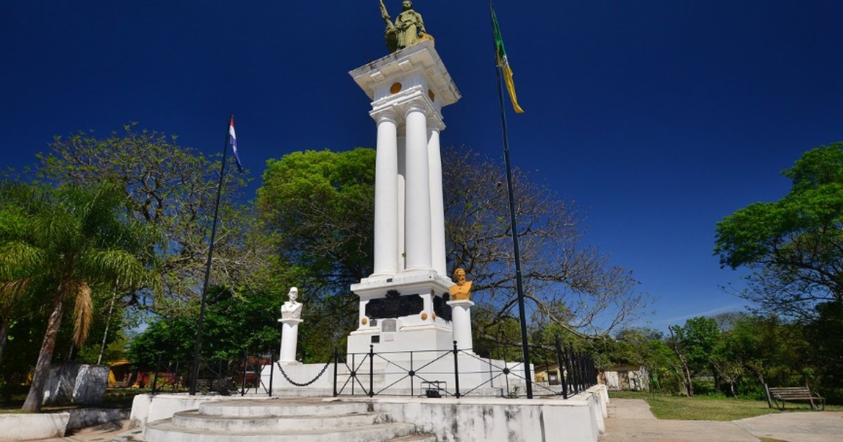Monumento a los héroes de la batalla de Ytororó, en Ypané, Central