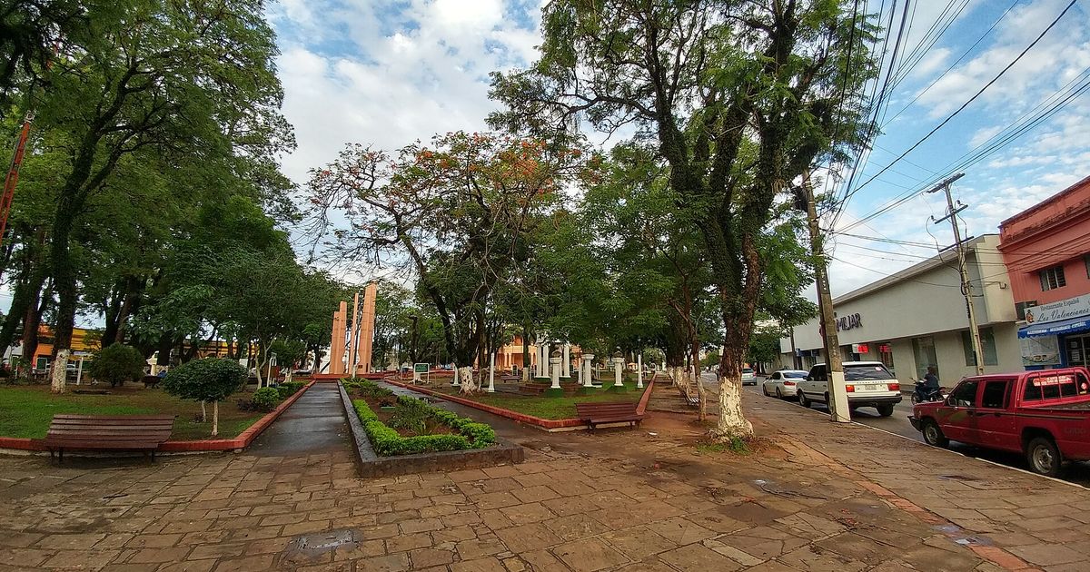 La plaza de los Héroes, en el centro de Villarrica, capital del Guairá