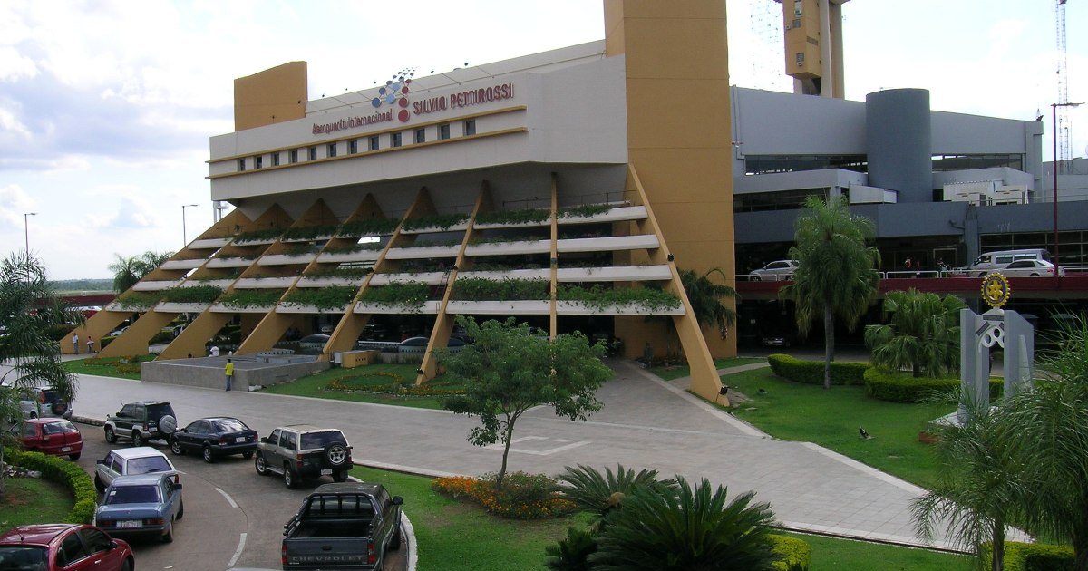 Terminal del aeropuerto Silvio Pettirossi, en Luque, por donde salen y regresan los paraguayos que viajan al exterior
