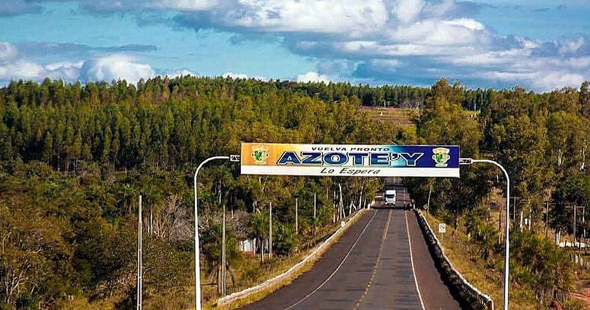 Ruta asfaltada en la entrada de Azotey, departamento de San Pedro