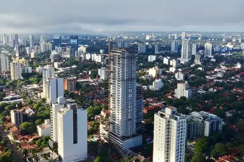 Foto: Rcardll / Wikimedia Commons · CC0 Vista aérea de edificios y barrios de Asunción, ciudad sede de la conferencia