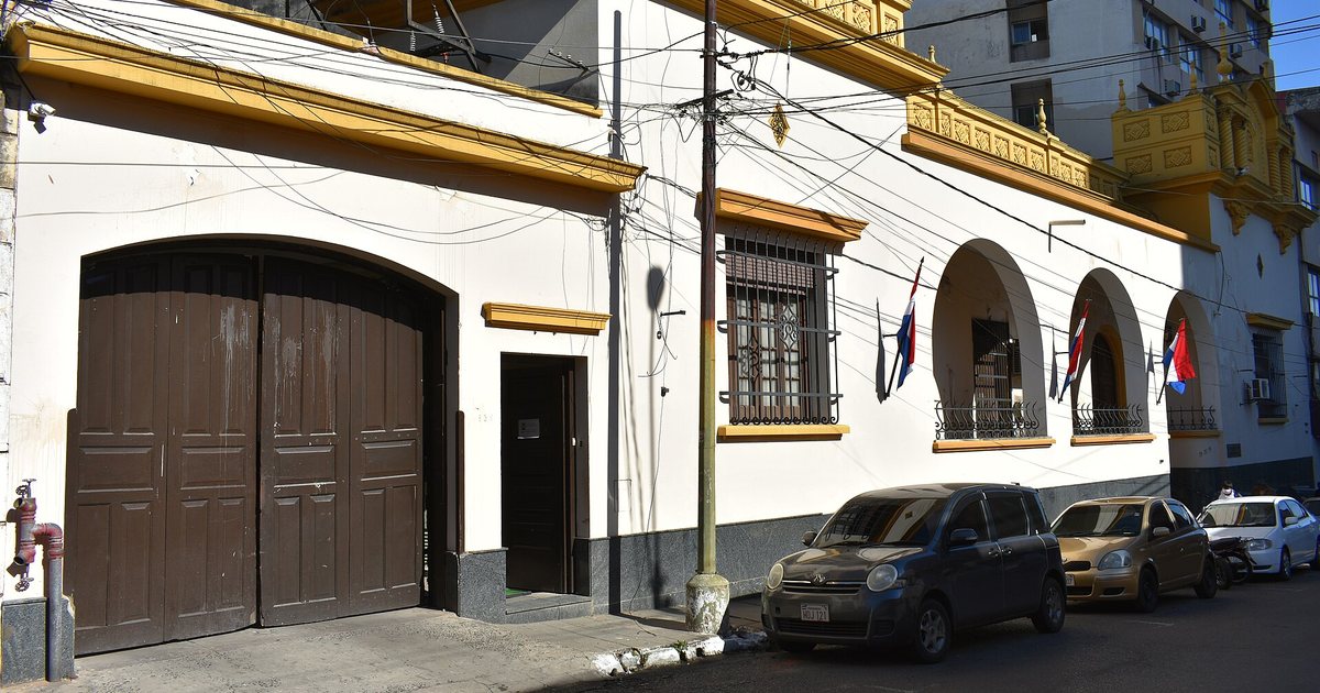 Fachada de la sede de la Caja de Jubilaciones y Pensiones del Personal Municipal, en Asunción