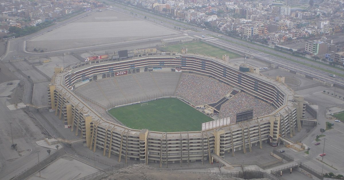 Vista aérea del estadio Monumental de Lima, cancha de Universitario, en Perú