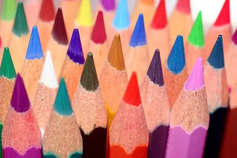 Foto: Manuel Martín Vicente / Wikimedia Commons · CC BY 2.0 Lápices de colores, uno de los útiles que trae el kit escolar de 1° a 6° grado